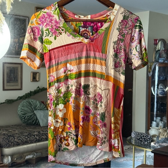 Johnny Was Floral Multicolor Patterned V-Neck Women's Short Sleeve Top - Picture 3 of 7